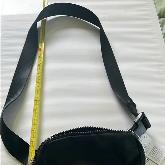 Lululemon Everywhere Belt Bag - Picture 5 of 12
